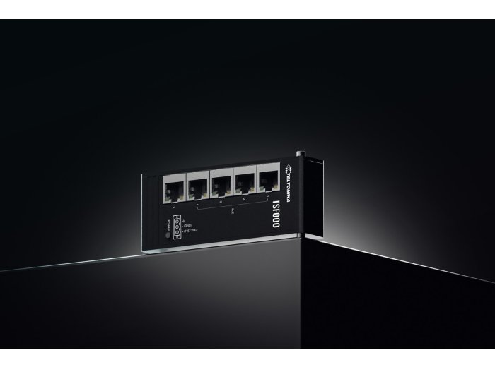Teltonika TSF000 Nie zarządzany Fast Ethernet (10/100) Obsługa PoE Desktop Czarny
