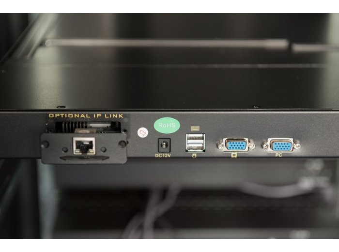 Konsola 19 LCD z touchpad KVM 8 portów 1U komplet kabli (8xDS-19231) klawiatura US