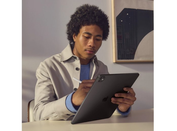 iPad Pro 13-calowy Wi-Fi + Cellular 256 GB ze standardowym szkłem - Gwiezdna czerń